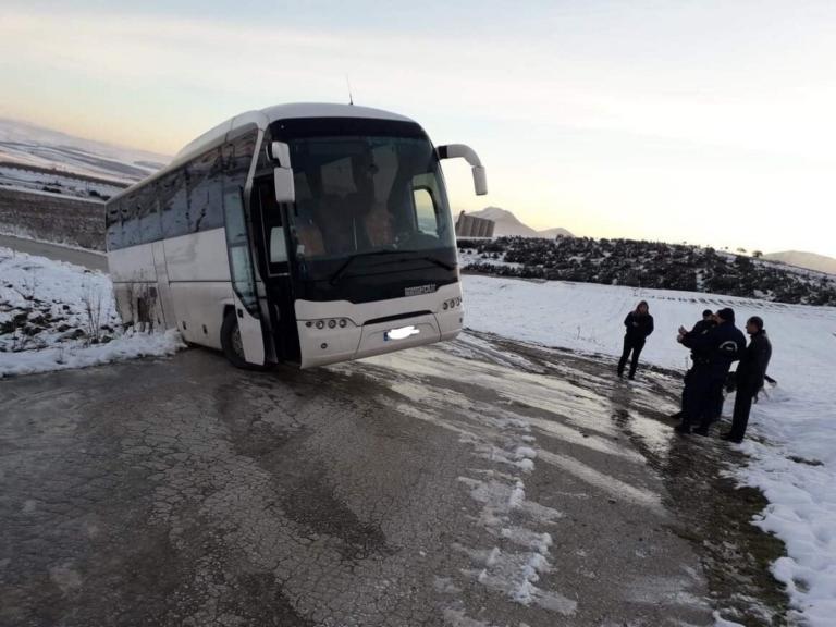 Φάρσαλα: Λεωφορείο με μαθητές βγήκε εκτός πορείας