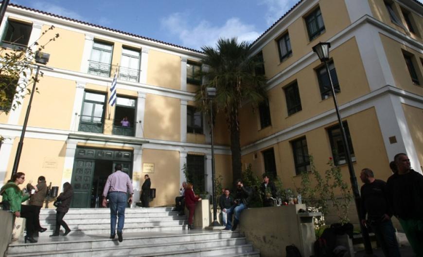 Για κακούργημα ο 62χρονος που έστελνε απειλητικά μηνύματα σε βουλευτές