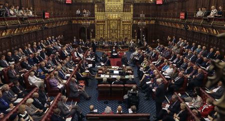 Βουλή των Λόρδων : Ζημιά για το Ηνωμένο Βασίλειο το Brexit της Μέι