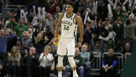 Το… ξεκούραστο triple-double του Γιάννη κόντρα στους Χιτ