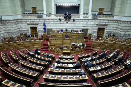 Βουλή: Με 151 «ναι» έλαβε ψήφο εμπιστοσύνης η κυβέρνηση