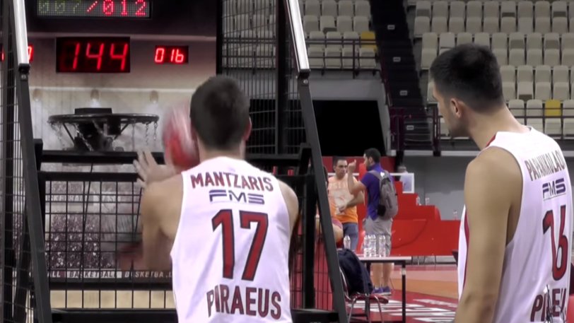 Ολυμπιακός : Μάντζαρης vs Παπανικολάου