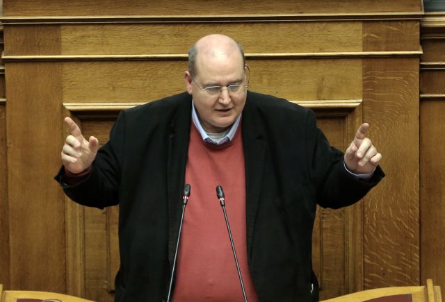 Φίλης:  Ζητάω από τα κόμματα να αφεθούν να ψηφίσουν ελεύθερα οι βουλευτές για τις Πρέσπες