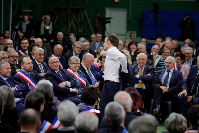 Γαλλία: Η μακρά περιοδεία γοητείας του Μακρόν