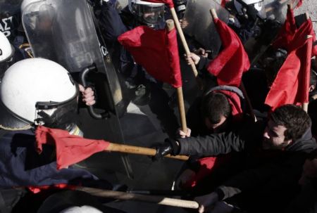 Ενταση στο συλλαλητήριο των εκπαιδευτικών