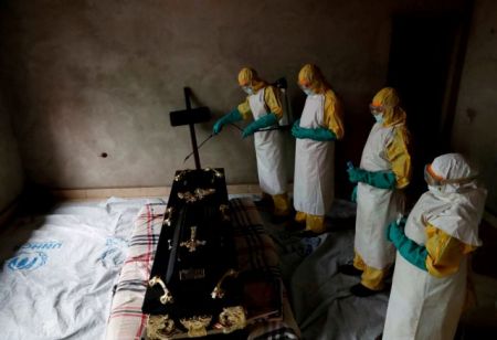 ΛΔ Κονγκό : Ξεπέρασαν τους 400 οι νεκροί από τον Εμπολα