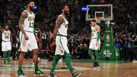 «Δώρο» των Σέλτικς στον Γιάννη, στην παράταση οι Πίστονς