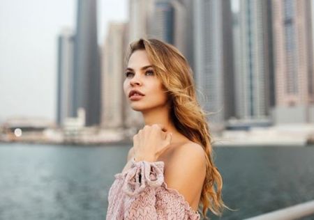 Συνελήφθη η γυναίκα που υποστήριζε πως έχει πληροφορίες για τη ρωσική παρέμβαση στις εκλογές των ΗΠΑ