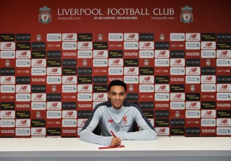 Λίβερπουλ: Υπέγραψε νέο συμβόλαιο ο Αρνολντ