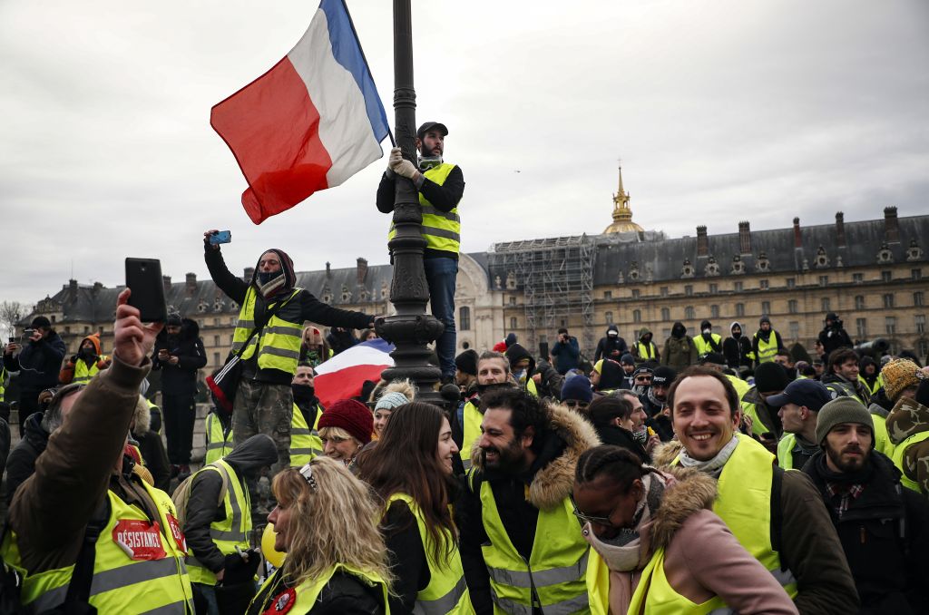 Τα «Κίτρινα Γιλέκα» και πάλι στους δρόμους του Παρισιού