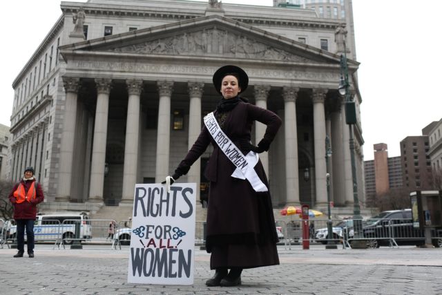 Διαδηλώνουν κατά του Τραμπ οι γυναίκες στις ΗΠΑ