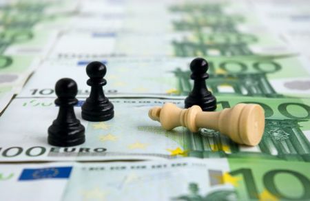 Σήμα κινδύνου από 19 τραπεζίτες, επιχειρηματίες, ακαδημαϊκούς: Η πολιτική αβεβαιότητα σκοτώνει την οικονομία