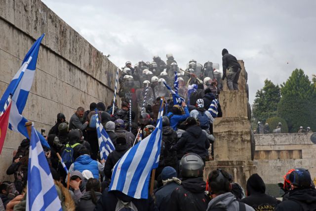 Πανικόβλητο το Μαξίμου για το συλλαλητήριο ρίχνει την ευθύνη σε Χρυσαυγίτες