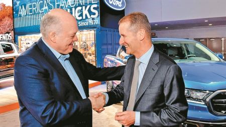 Συμμαχία VW – Ford «ανάχωμα» στους δασμούς του Τραμπ