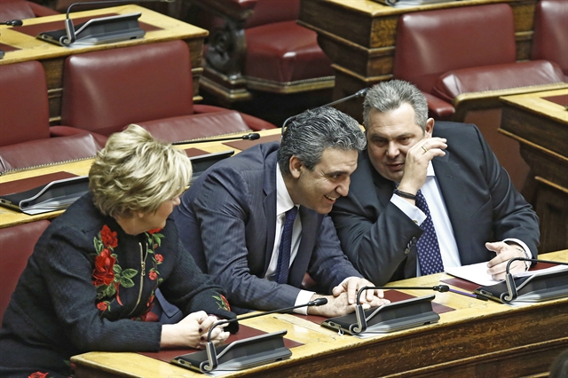 Πώς ο Τσίπρας σώζει… Καμμένο