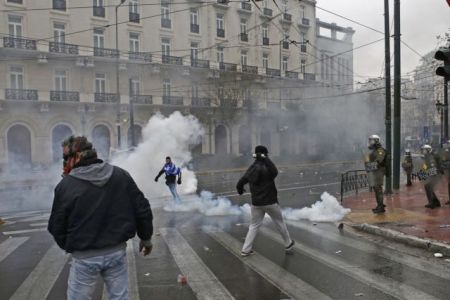Συλλαλητήριο: Βίαιη καταστολή και ανεξέλεγκτη ρίψη δακρυγόνων – κινδύνευσαν ζωές