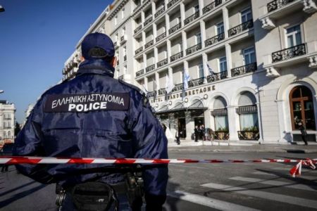 Ερευνα  για επίθεση αξιωματικού της ΕΛ.ΑΣ σε  μια υπάλληλο αρτοποιείου στο κέντρο της Αθήνας