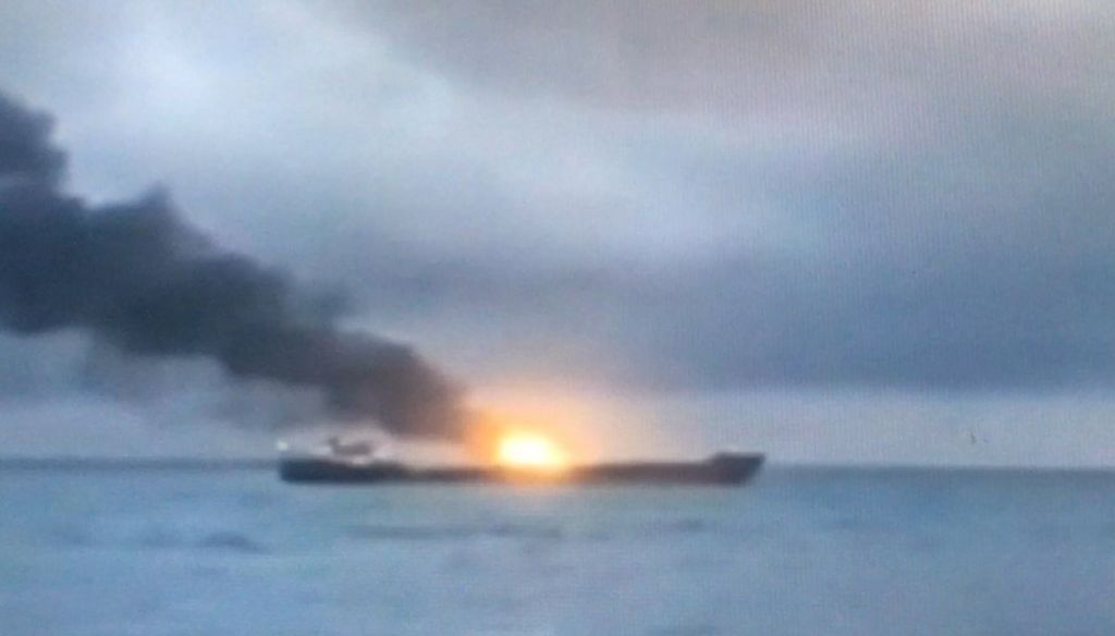 Δέκα νεκροί από την πυρκαγιά στα πλοία στο πορθμό του Κέρτς