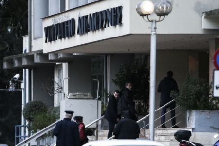 Κυβέρνηση – θεσμοί: Στο τραπέζι εργασιακά και δημοσιονομικά