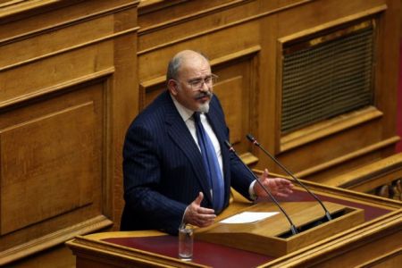 Επίθεση σε Τζάκρη : Αντιδράσεις στη Βουλή για τα υπονοούμενα Ξυδάκη