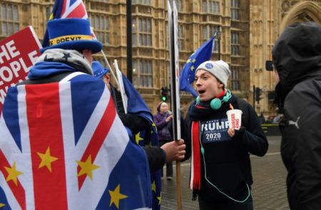 Κομισιόν: Συμφωνία για Brexit μόνο με δίχτυ ασφαλείας