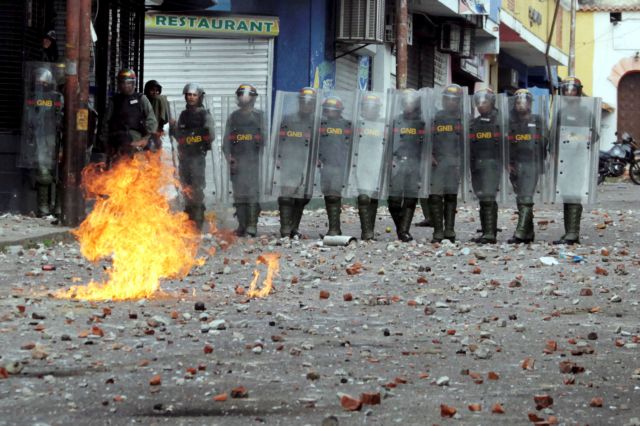 Καζάνι που βράζει η Βενεζουέλα – Έκκληση Γκουτέρες για διάλογο