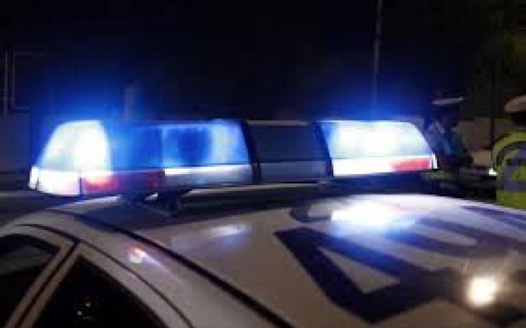 Συναγερμός στα Εξάρχεια: Ανδρας ταμπουρωμένος σε σπίτι