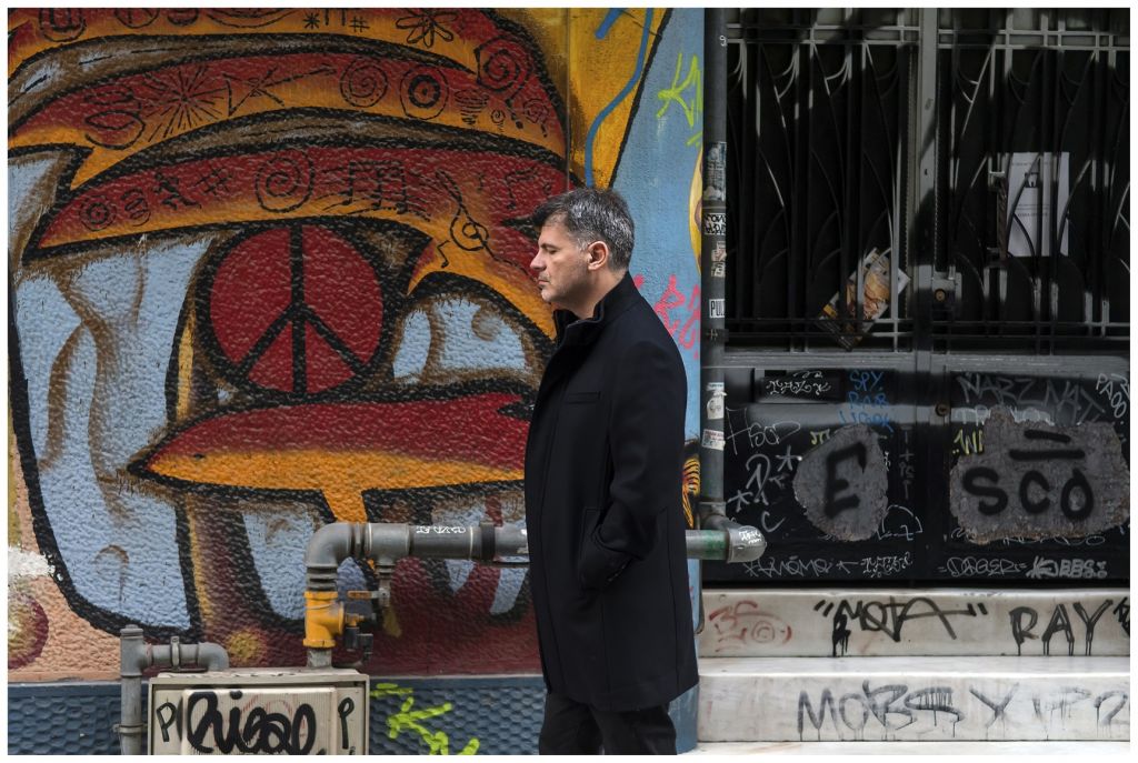 Φοίβος Δεληβοριάς: «Αγαπώ τους ανθρώπους που όλο αμφιβάλλουν»