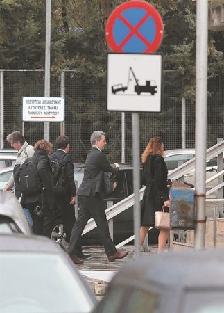 Σήμα κινδύνου για νόμο Κατσέλη και τράπεζες