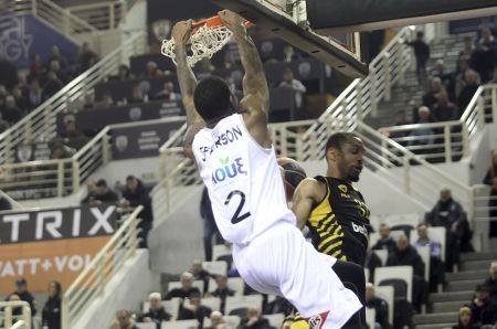 «Αφεντικό» ο ΠΑΟΚ κέρδισε την ΑΕΚ 88-79