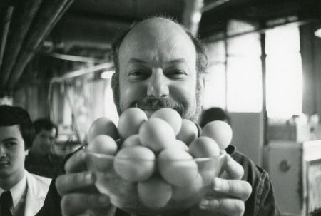 Πέθανε ο σκηνοθέτης Ντούσαν Μακαβέγιεφ