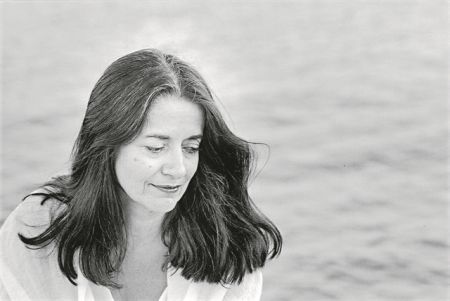 Ελένη Καραΐνδρου: «Η Iστορία είναι θλιβερή μέσα στην επανάληψή της»