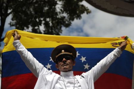 Βενεζουέλα : Τρίζει το καθεστώς Μαδούρο, στα πρόθυρα εμφυλίου η χώρα
