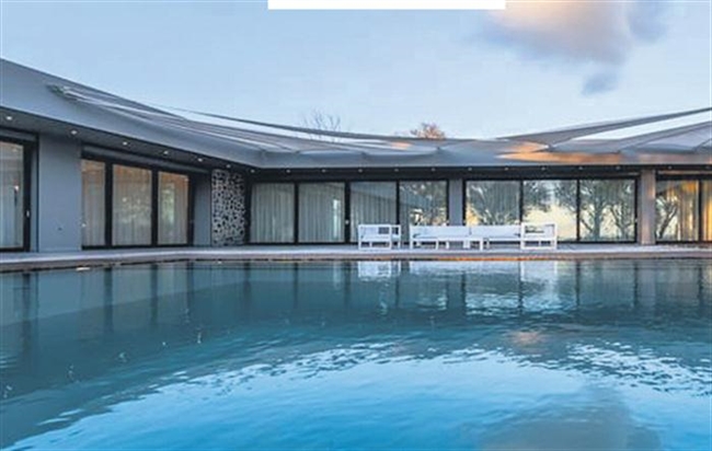 Πωλητήριο στη μυθική βίλα του Ωνάση