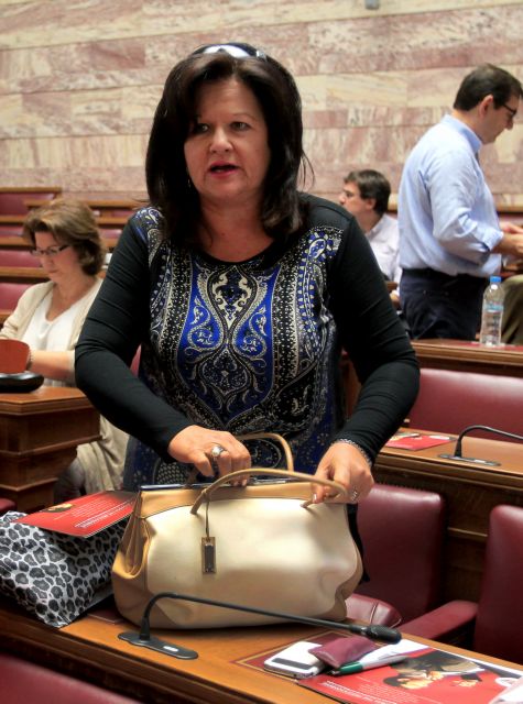 Αποδοκιμασίες για τη βουλευτή του ΣΥΡΙΖΑ Χαρά Καφαντάρη | tovima.gr Αποδοκιμασίες για τη βουλευτή του ΣΥΡΙΖΑ Χαρά Καφαντάρη | tovima.gr