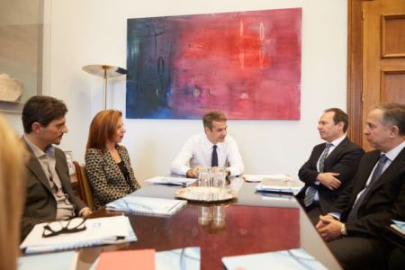 Συνάντηση Μητσοτάκη με τους φαρμακοβιομήχανους