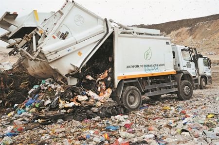 «Μπουρλότο» στα σκουπίδια λόγω εκλογών | tovima.gr