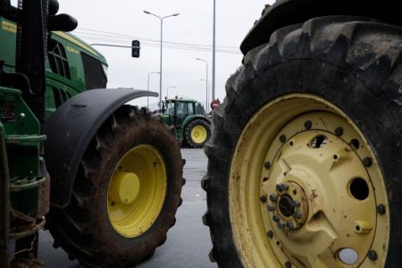 Μπλόκα σε όλη τη χώρα ετοιμάζουν οι αγρότες – Κλειστή η Αθηνών – Θεσσαλονίκης