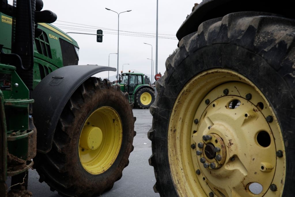 Μπλόκα σε όλη τη χώρα ετοιμάζουν οι αγρότες – Κλειστή η Αθηνών – Θεσσαλονίκης