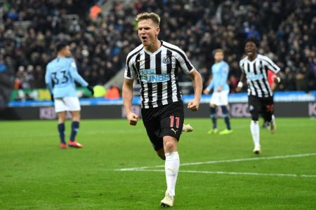 Premier League : Στο +4 με ματς λιγότερο η Λίβερπουλ