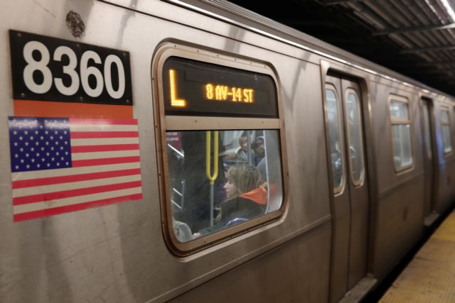 Μητέρα σκοτώθηκε στις σκάλες του μετρό στη Ν. Υόρκη-Μετέφερε καρότσι