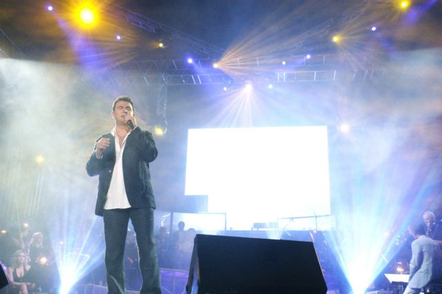 Αντώνης Ρέμος: Γιατί του έκαναν αφιέρωμα στην γαλλική τηλεόραση