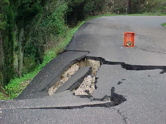 Καταστροφές στην Ηλεία: Εξαφανίστηκαν δρόμοι, βούλιαξαν σπίτια