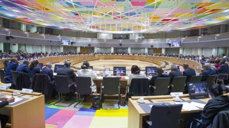 Κατώτατος μισθός και εκκρεμότητες στο τραπέζι του Euroworking Group