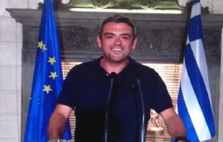 Μανώλης Πετσίτης : Στο Λονδίνο αγκαλιά με διάσημη τραγουδίστρια