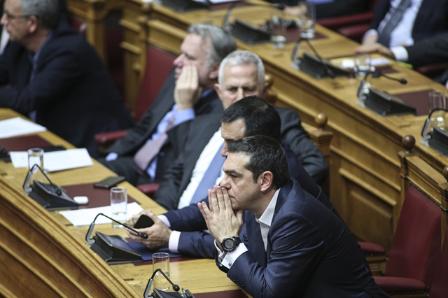 Handelsblatt : Αδύναμος για να κυβερνήσει ο Τσίπρας