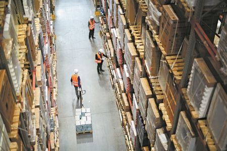 Νέοι «παίκτες» στα λιμάνια και στους σιδηροδρόμους