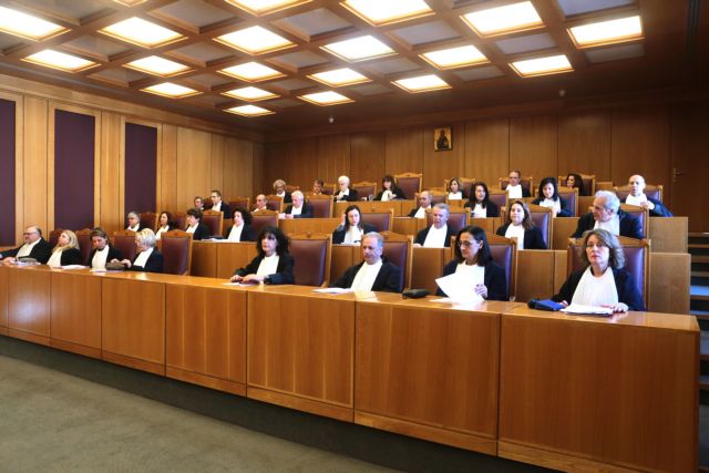 ΣτΕ: Σύγκρουση για τα επιδόματα και τα δώρα των δημοσίων υπαλλήλων