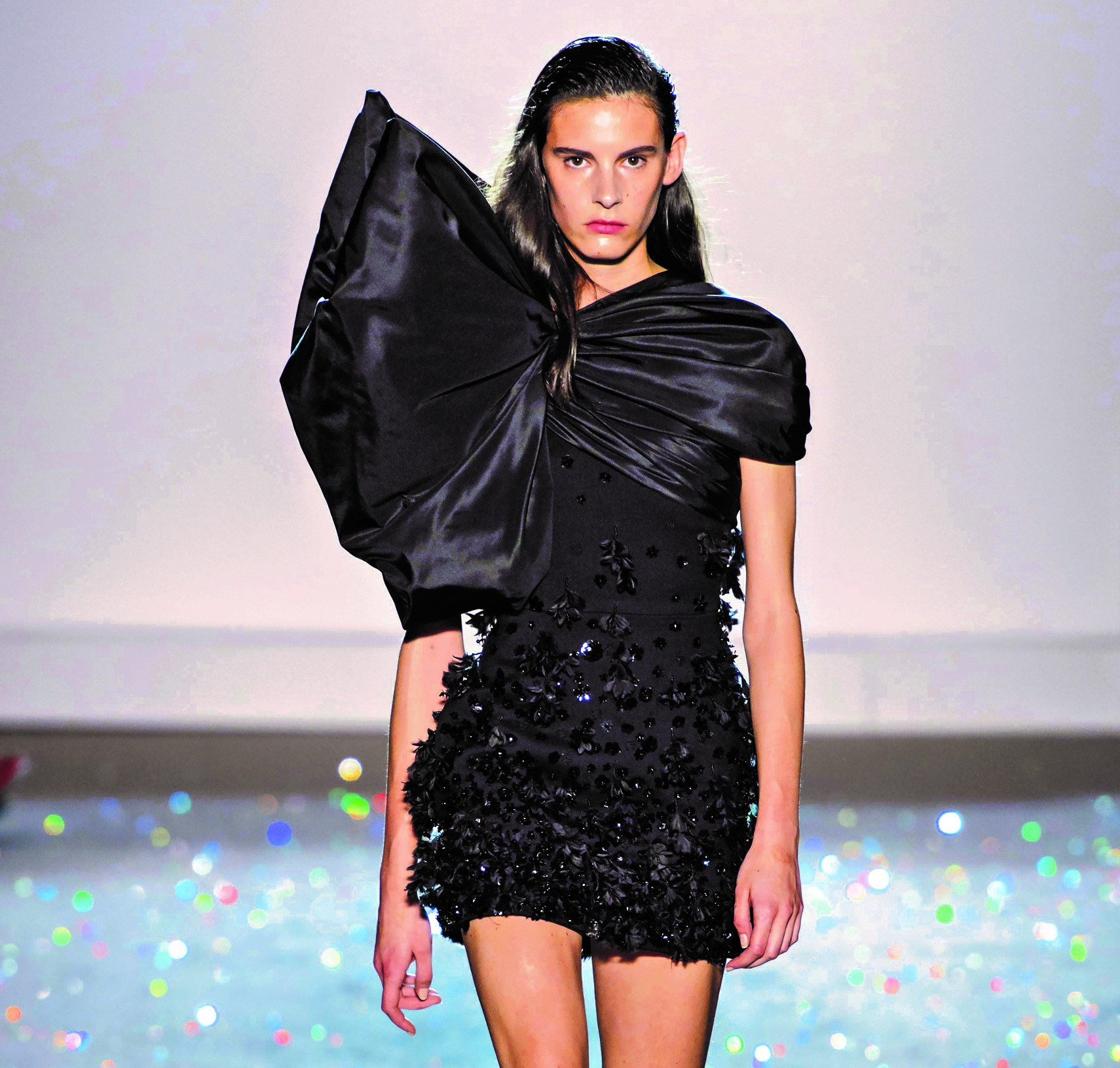 Υψηλή Ραπτική στη σκιά του Πύργου του Αϊφελ