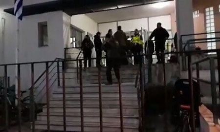Προσαγωγές 10 ατόμων στη συγκέντρωση κατά του Παπαδημούλη